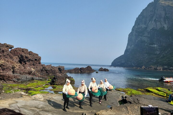 Private Round Trip Woman Diver Performance in Jeju Island - Photo 1 of 16